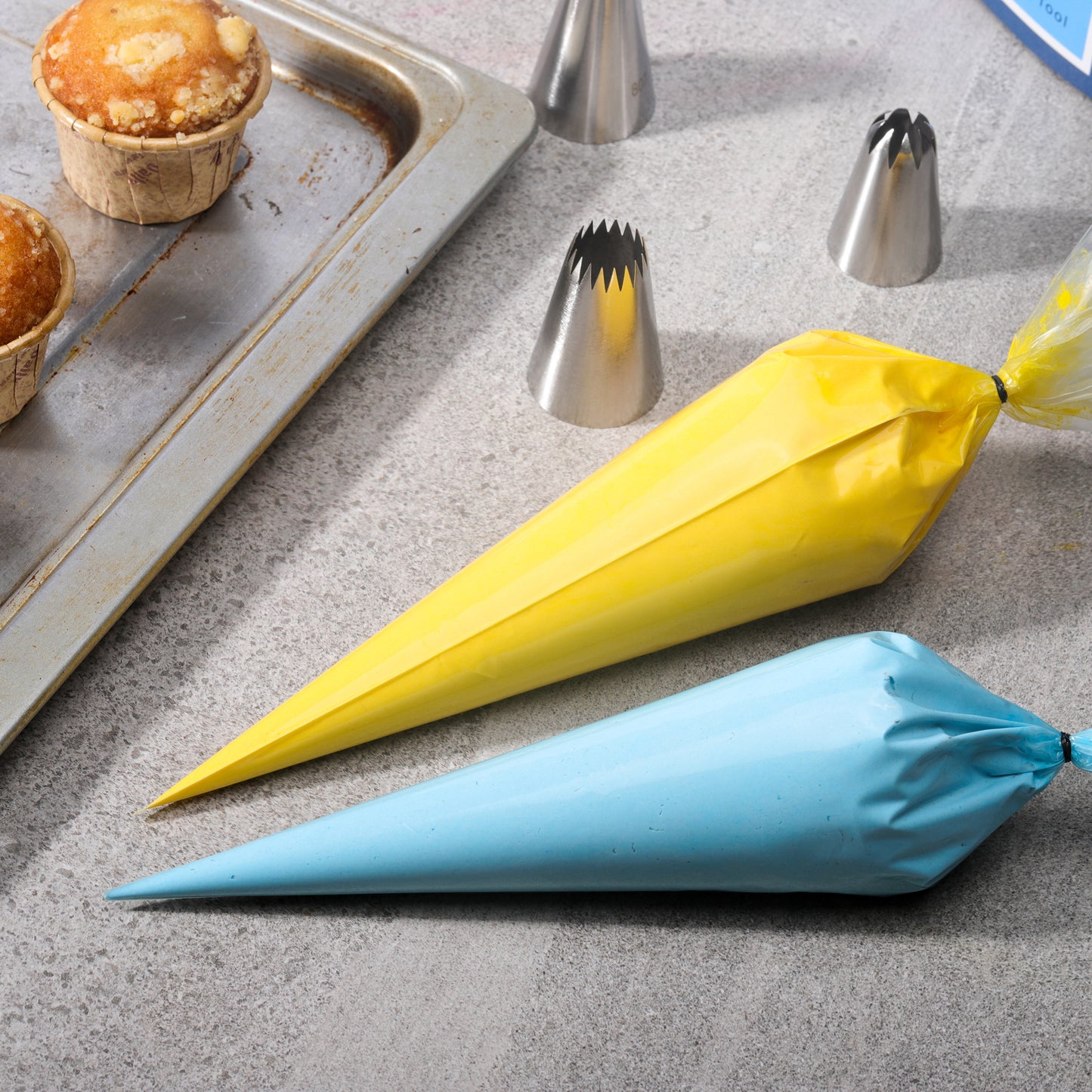 Kayaso 9 Piece Round Piping Tip Set with 20 Disposable Decorating Bags, Stainless Steel Pastry Tips, Graduated Sizes