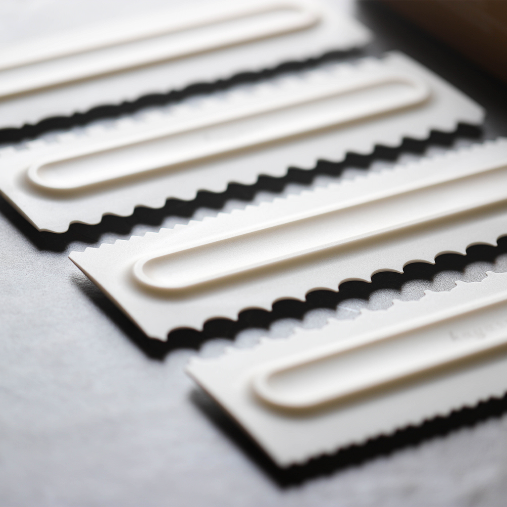 Kayaso Decorating Comb and Icing Smoother, 4 Pcs Cake Scraper Set.